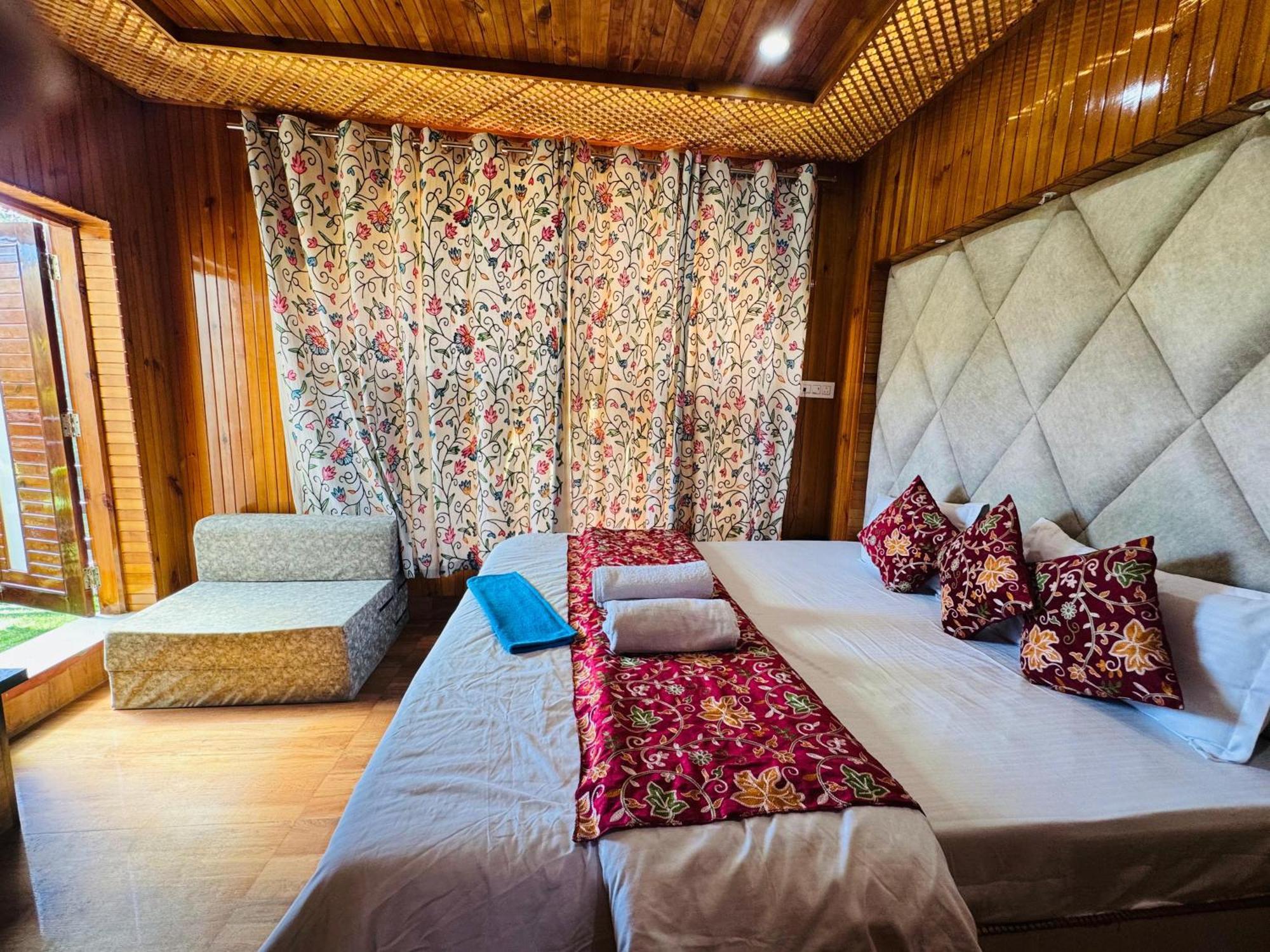 Frosty Mountain Resort Pahalgām Eksteriør bilde