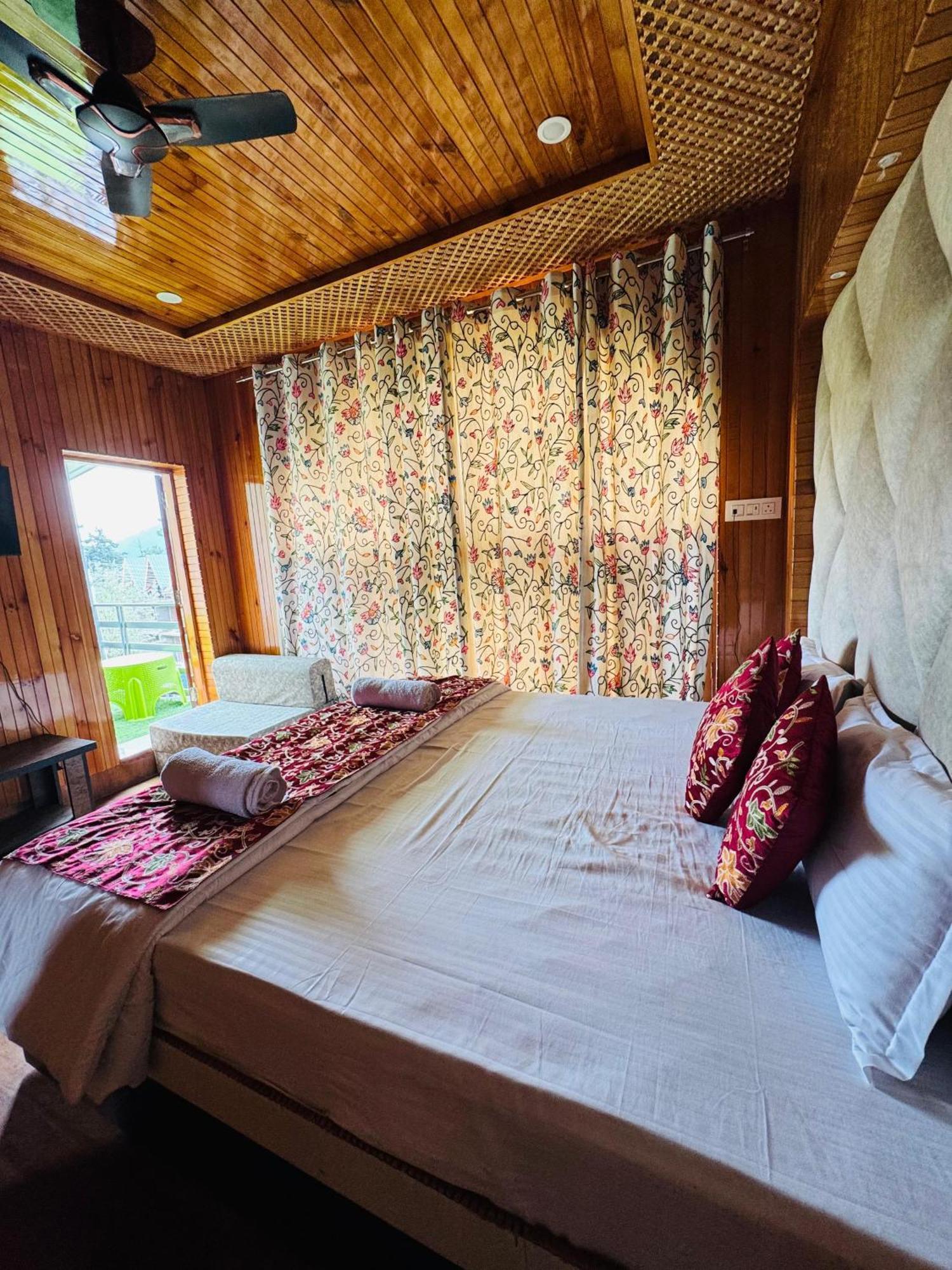 Frosty Mountain Resort Pahalgām Eksteriør bilde
