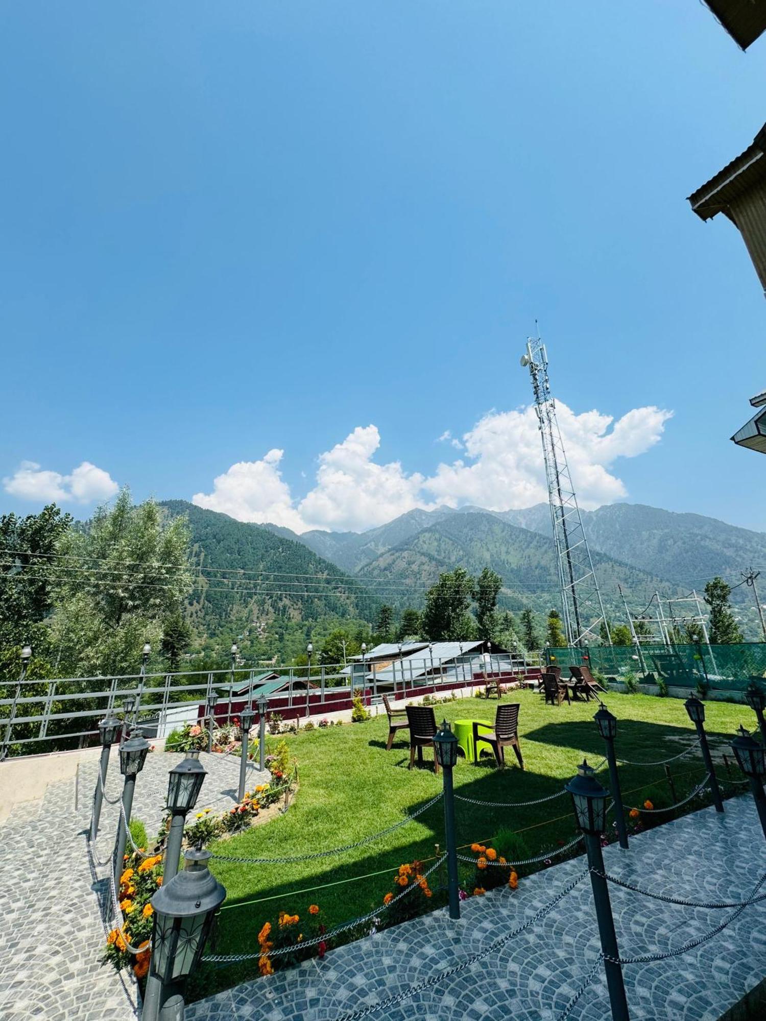 Frosty Mountain Resort Pahalgām Eksteriør bilde