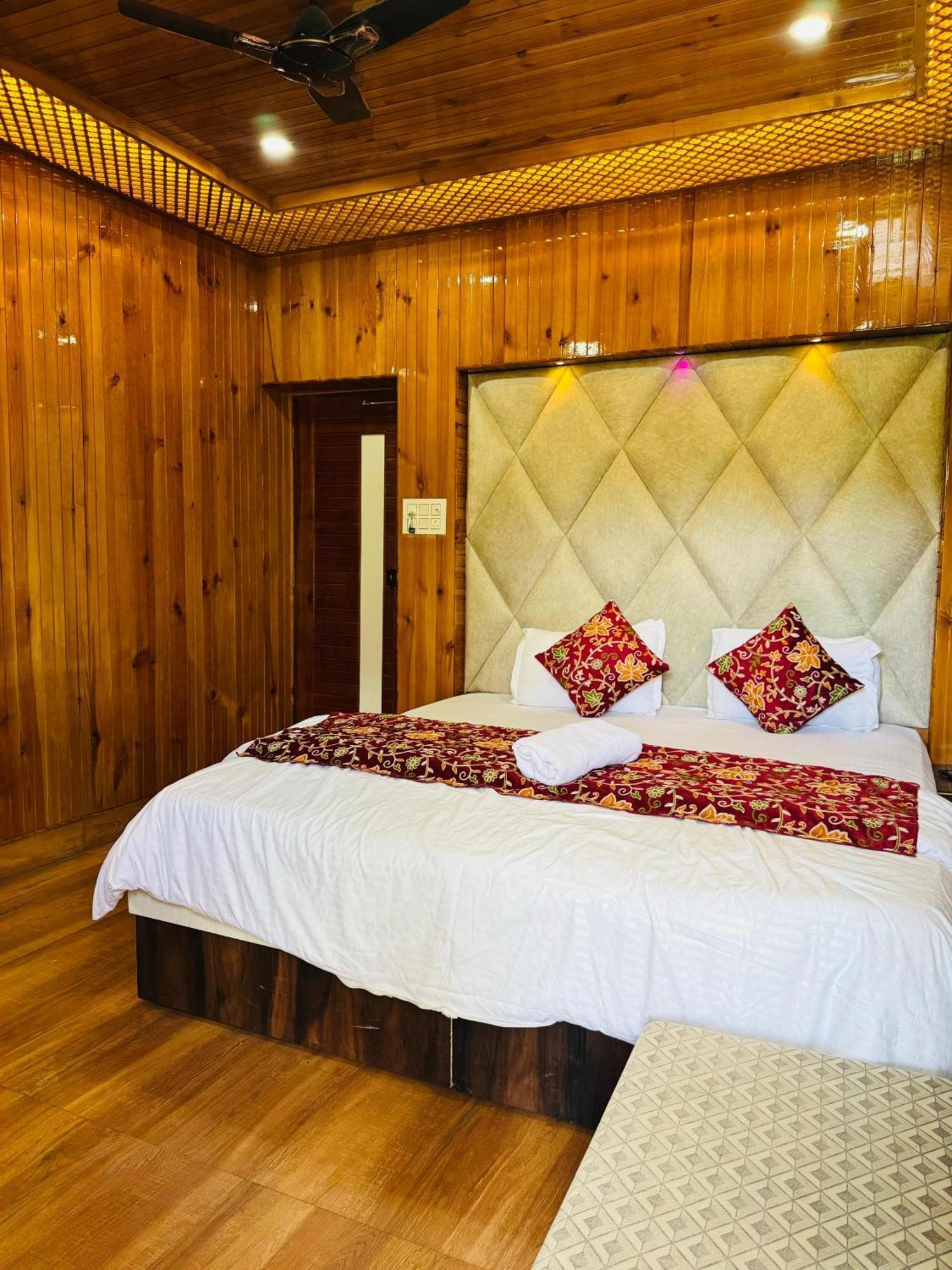 Frosty Mountain Resort Pahalgām Eksteriør bilde