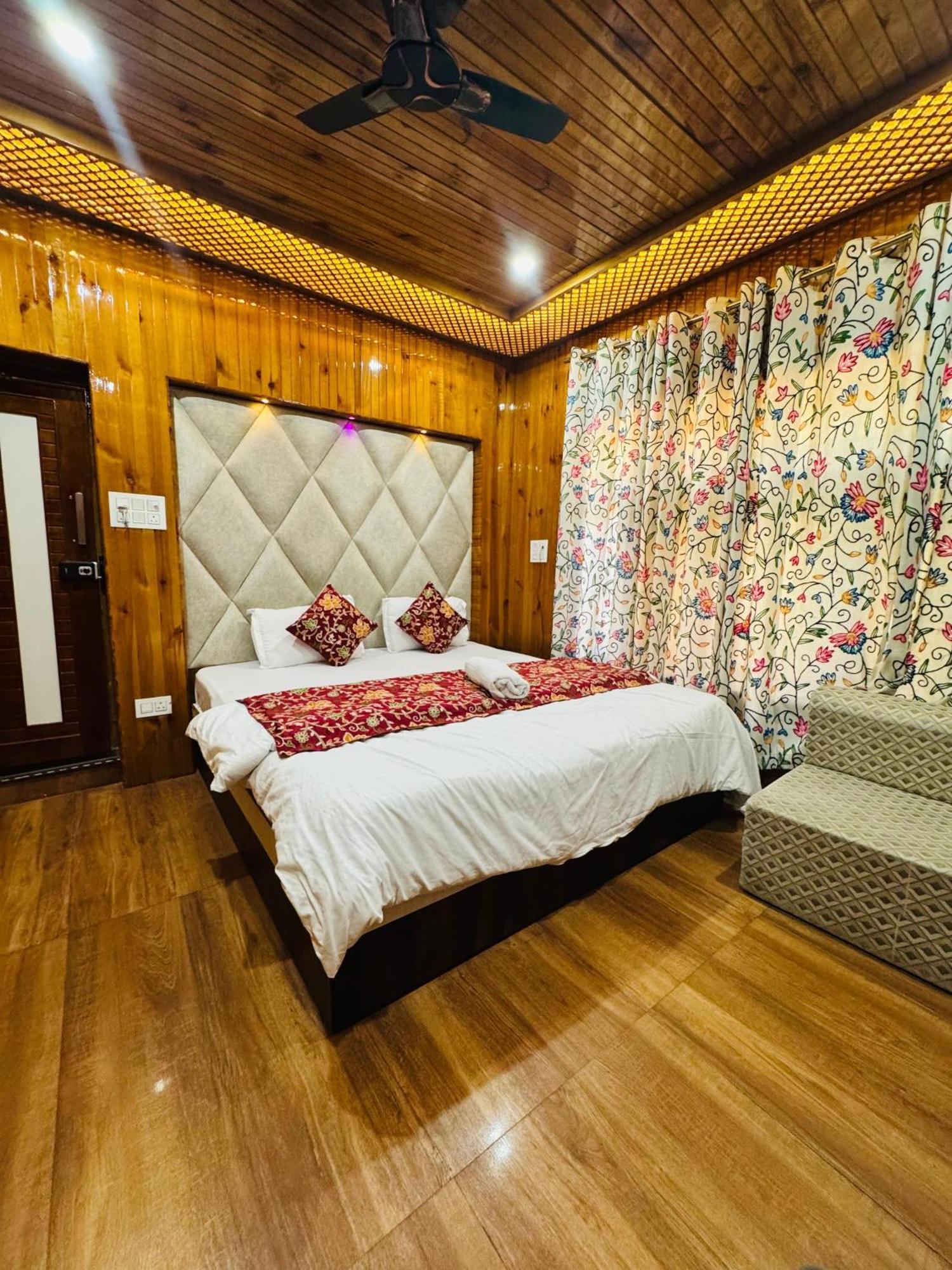 Frosty Mountain Resort Pahalgām Eksteriør bilde
